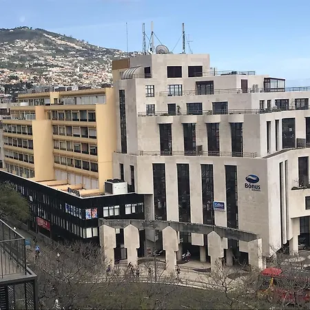 Avenida Arriaga 806 Top Floor * Funchal (Madeira)