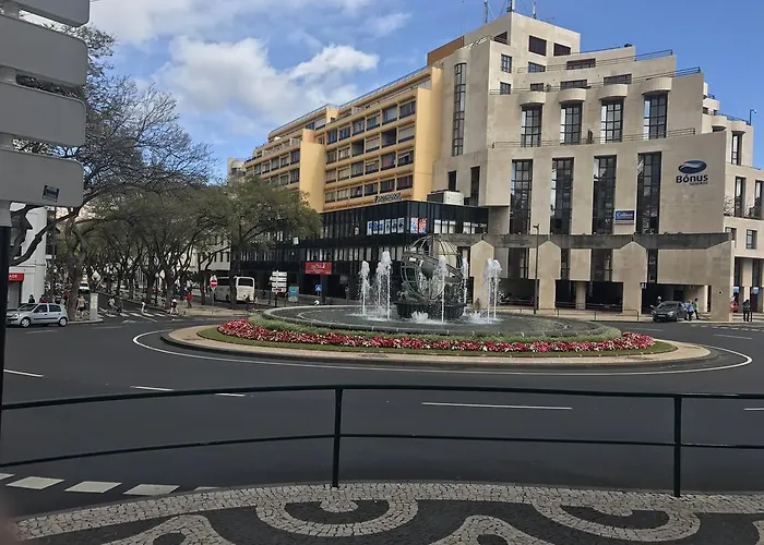 Avenida Arriaga 806 Top Floor * Funchal (Madeira)