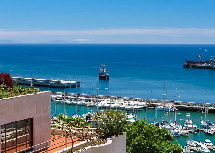 Avenida Arriaga 806 Top Floor * Funchal (Madeira)